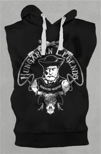 Vidróczki Márton - karikás ostorral férfi kapucnis, belebújós mellény