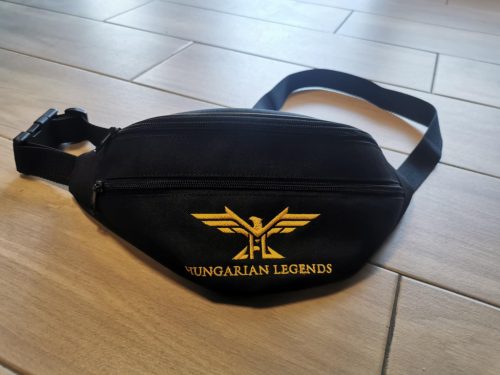 Hungarian Legends sólyom logóval hímzett övtáska