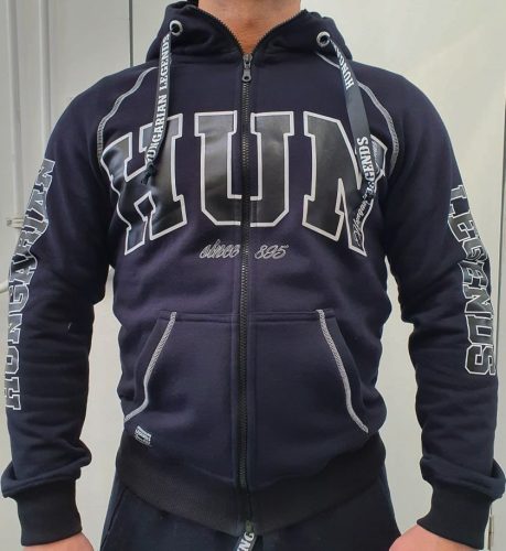 HUN feliratos férfi cipzáras, kapucnis pulóver fehér díszvarrással